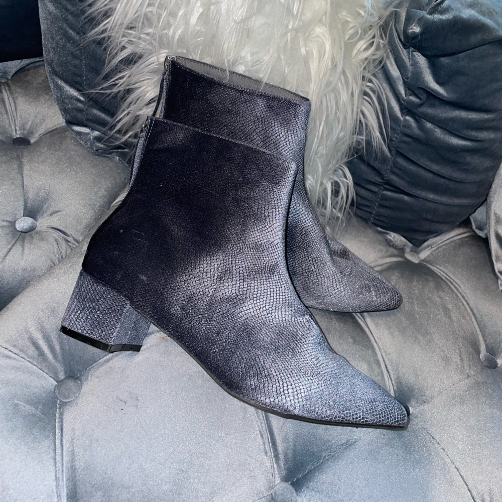 Grey velvet bootie